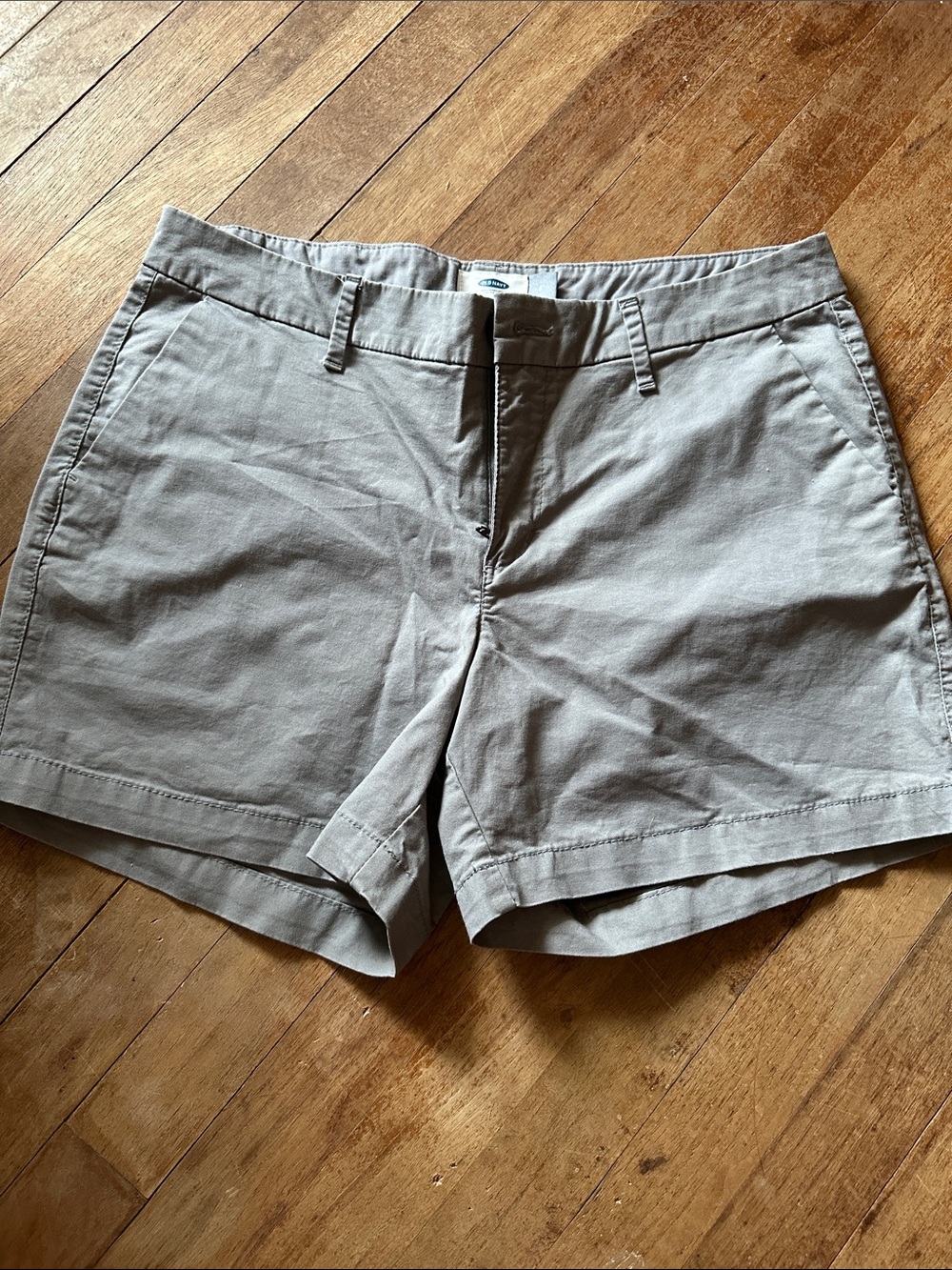 Old Navy Women's Gray Bermuda Shorts - Size 8